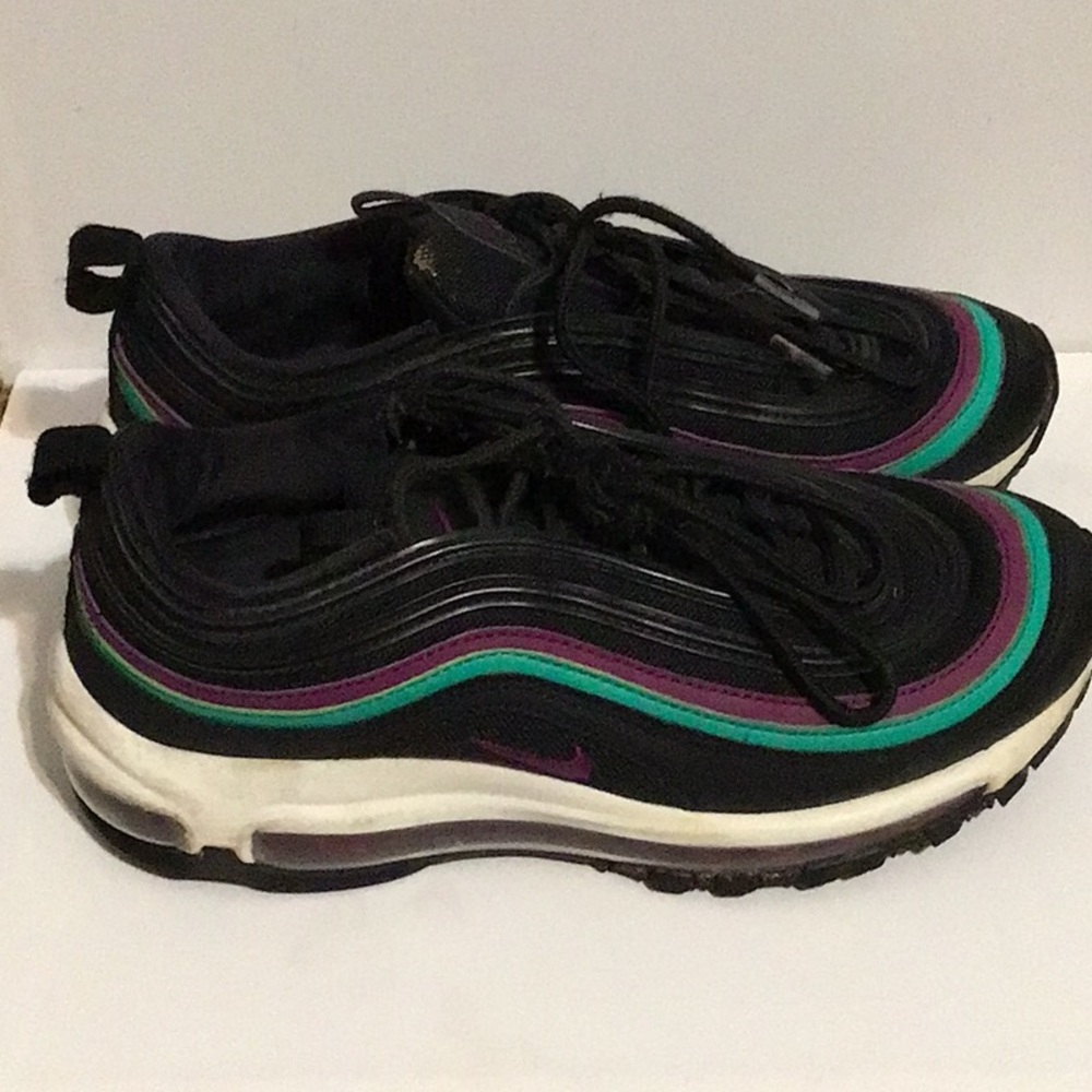 Air Max - Picture 2 of 4